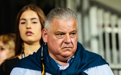 Zwee Buschtawen, déi sech net onbedéngt de Bauch pinselen wann et em Futtball geet
